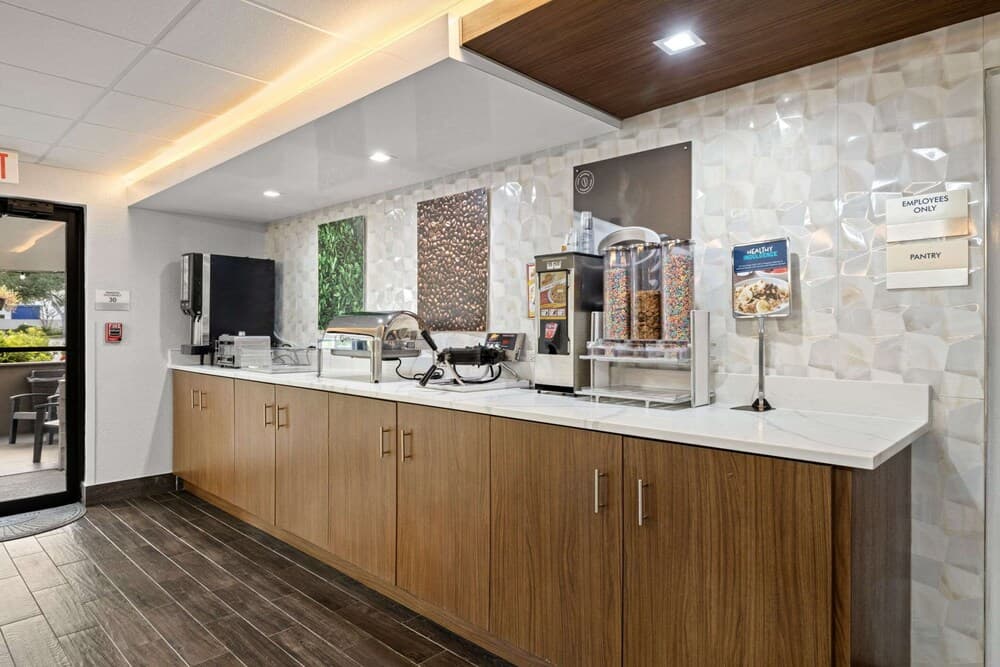 Clarion Pointe Lakeland I-4 gallery photo in Lakeland, FL — image 14