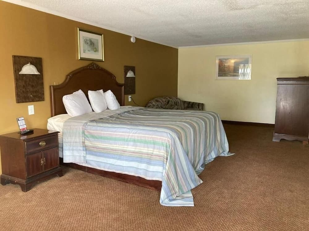 Rodeway Inn & Suites Saginaw I-675 gallery photo in Saginaw, MI — image 13