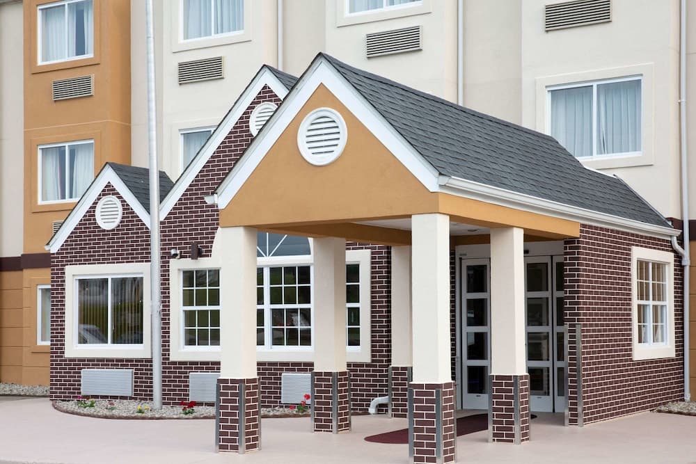 Microtel Inn & Suites by Wyndham Charleston WV gallery photo in South Charleston, WV — image 15
