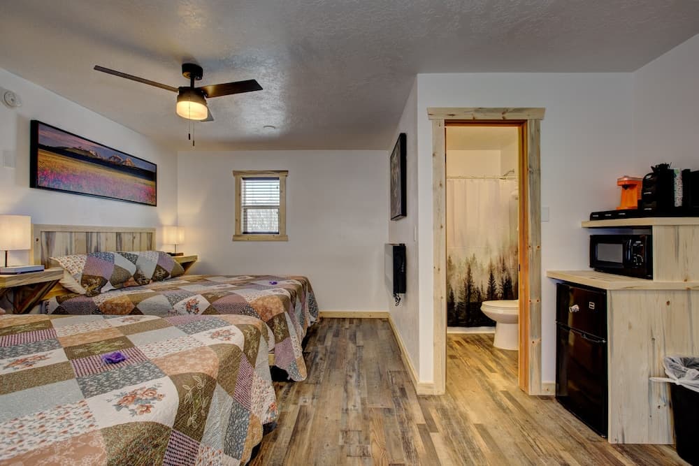 Alpine Lodge and RV interior in Cascade, ID — gallery photo 2