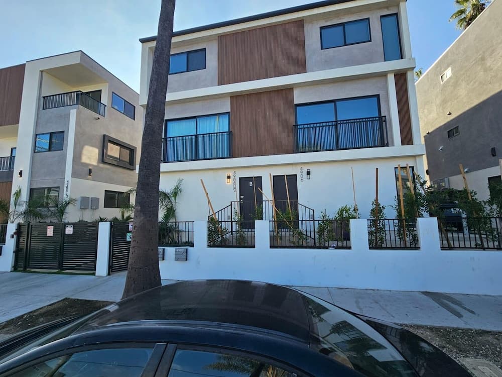 Fabulous Townhouse with Rooftop view featured exterior or lobby in Los Angeles, CA — similar hotel