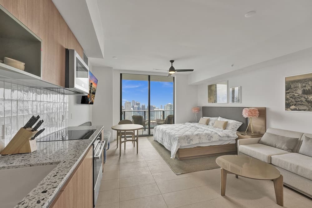 Downtown Studio w City Views featured exterior or lobby in Miami, FL — similar hotel
