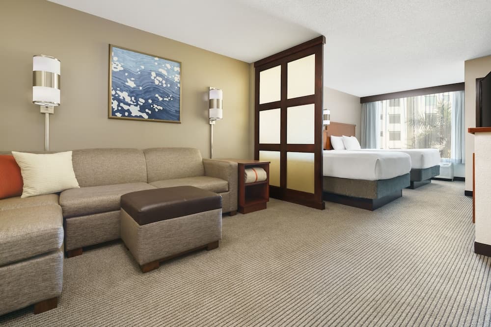 Hyatt Place Ft. Lauderdale Airport & Cruise Port interior in Dania Beach, FL — gallery photo 2