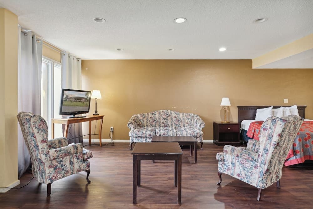 Miami Suites Hotel gallery photo in Toledo, OH — image 33