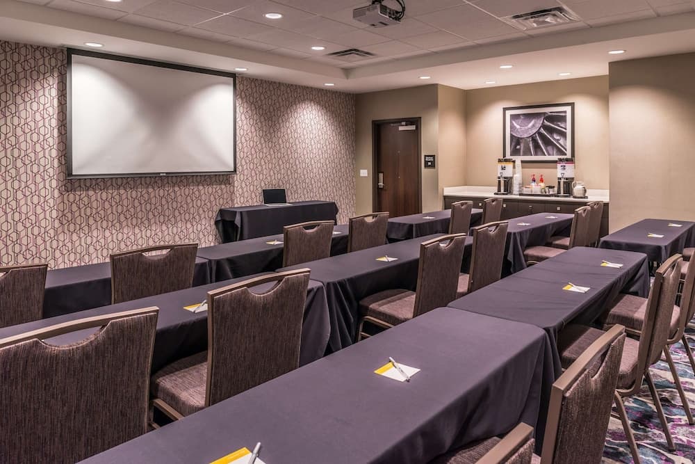 Hampton Inn & Suites Wixom gallery photo in Wixom, MI — image 59