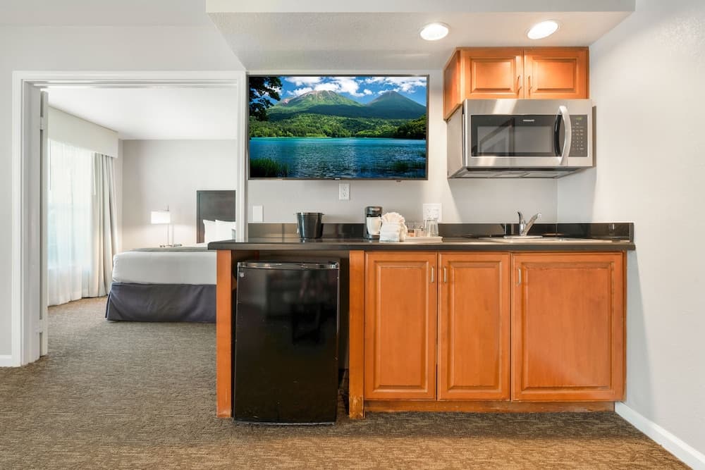 Chase Suites Brea-Fullerton - North Orange County gallery photo in Brea, CA — image 23