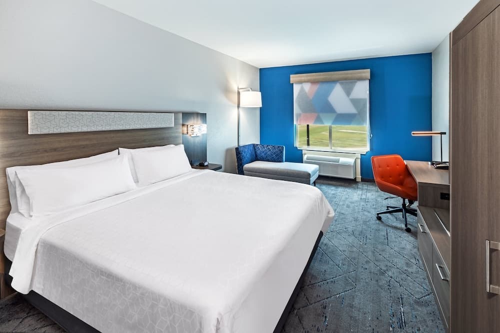 Holiday Inn Express Hotel & Suites - Houston Space Center by IHG property views in Webster, TX — gallery photo 3