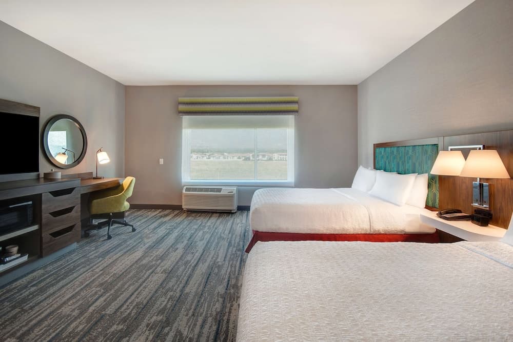 Hampton Inn & Suites Ontario Rancho Cucamonga interior in Rancho Cucamonga, CA — gallery photo 2