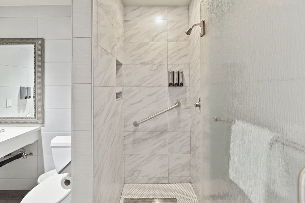 Le Blanc Inn & Suites gallery photo in El Monte, CA — image 24