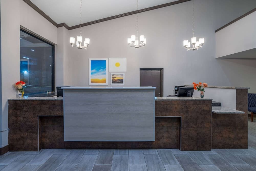 Days Inn by Wyndham Manassas Battlefield interior in Manassas, VA — gallery photo 2