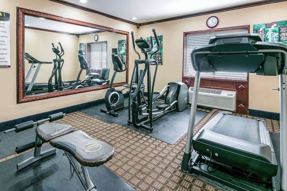 Quality Inn & Suites property views in College Park, GA — gallery photo 3
