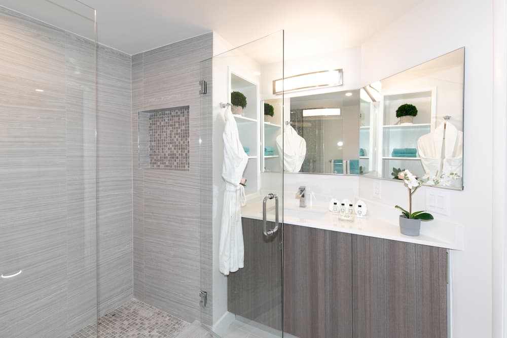 Miami Vacation Rentals - Coconut Grove interior in Miami, FL — gallery photo 2