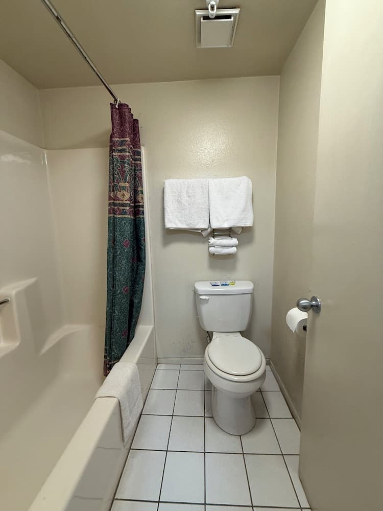 New Budget Inn gallery photo in Victorville, CA — image 39