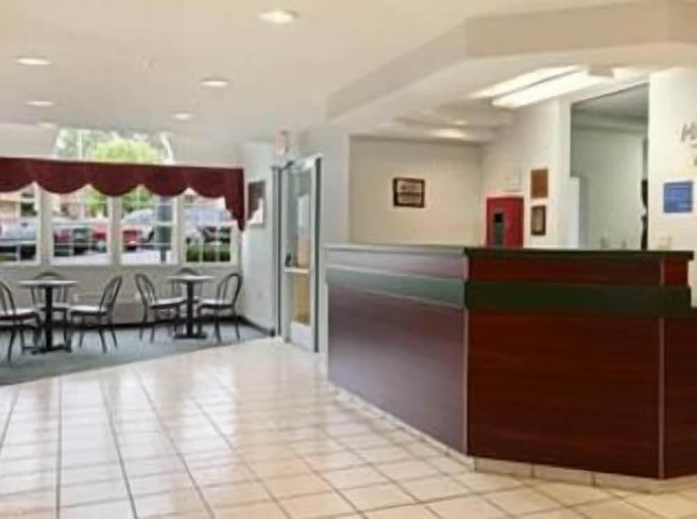 Microtel Inn & Suites by Wyndham Kannapolis/Concord interior in Kannapolis, NC — gallery photo 2