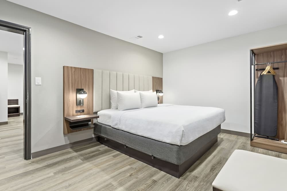 Baymont by Wyndham Beaumont gallery photo in Beaumont, TX — image 36