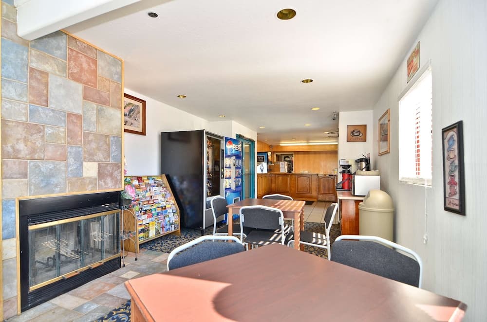 Americas Best Value Inn Novato Marin Sonoma interior in Novato, CA — gallery photo 2