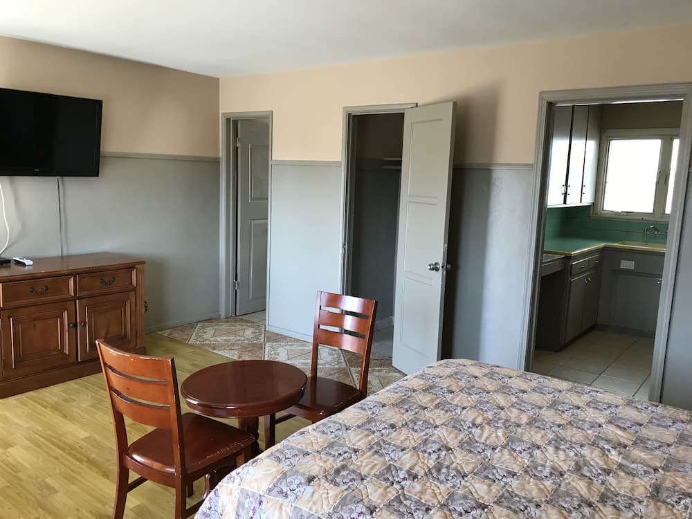 Sunshine Village Motel gallery photo in Santa Ana, CA — image 8
