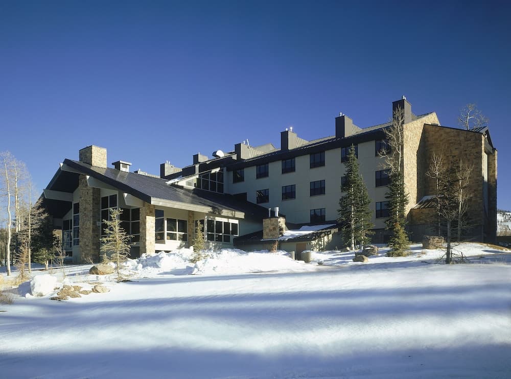 Hilton Vacation Club Cedar Breaks Brian Head featured exterior or lobby in Brian Head, UT — similar hotel