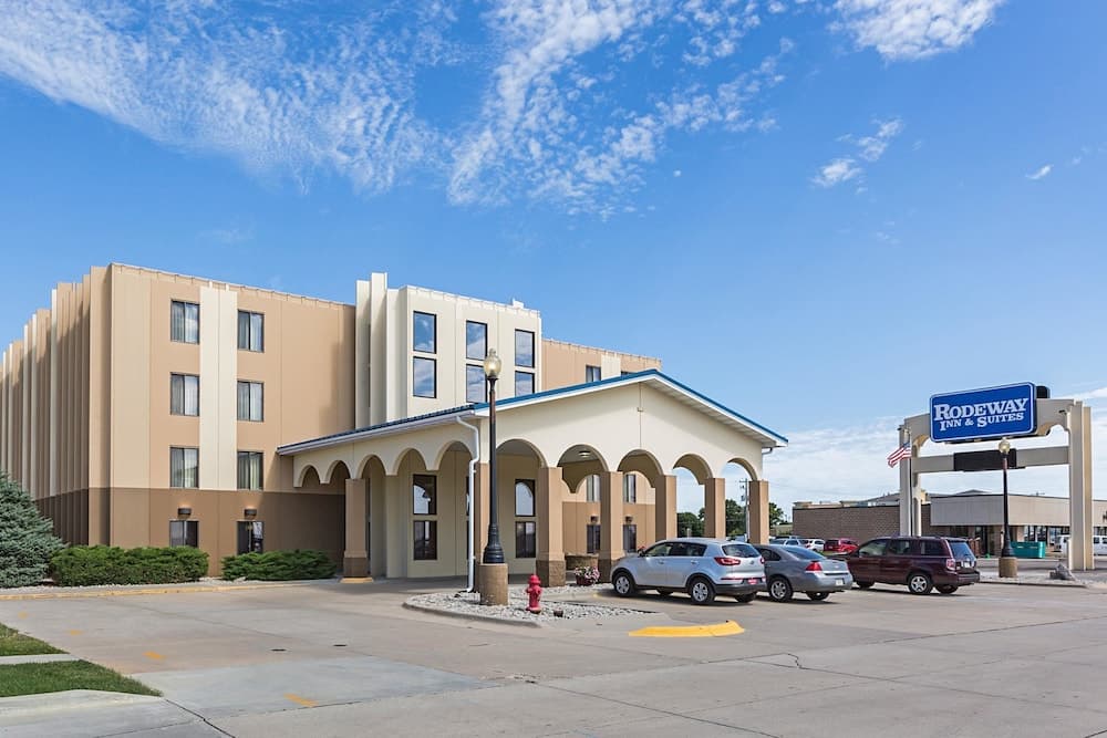 Rodeway Inn featured exterior or lobby in Norfolk, NE — similar hotel