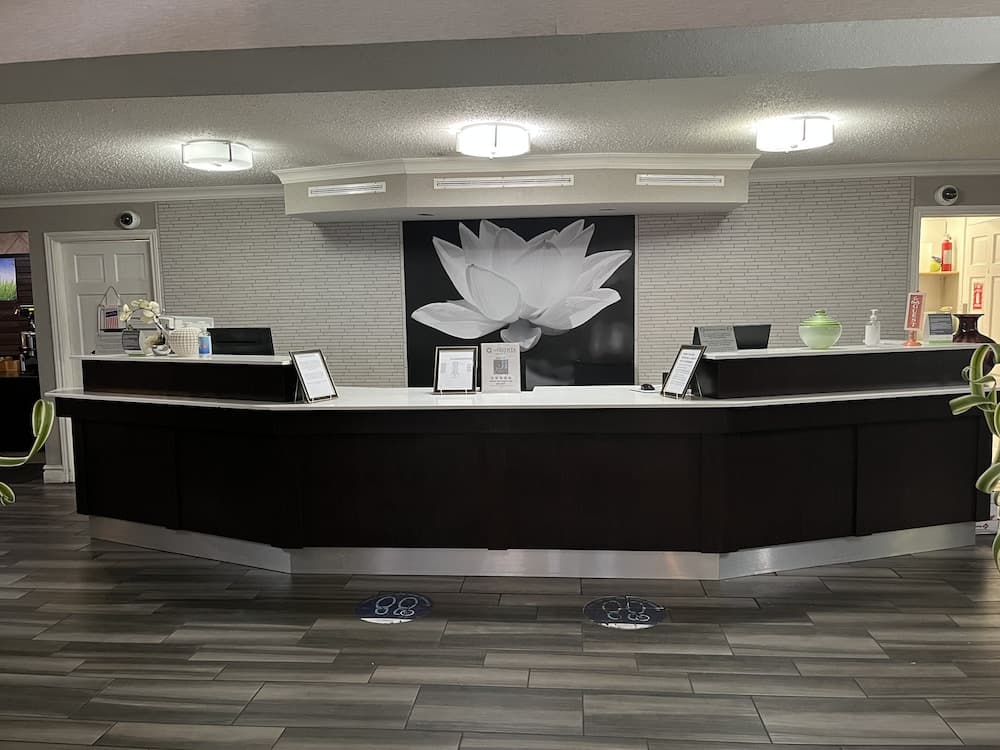 La Quinta Inn by Wyndham Wichita Falls interior in Wichita Falls, TX — gallery photo 2