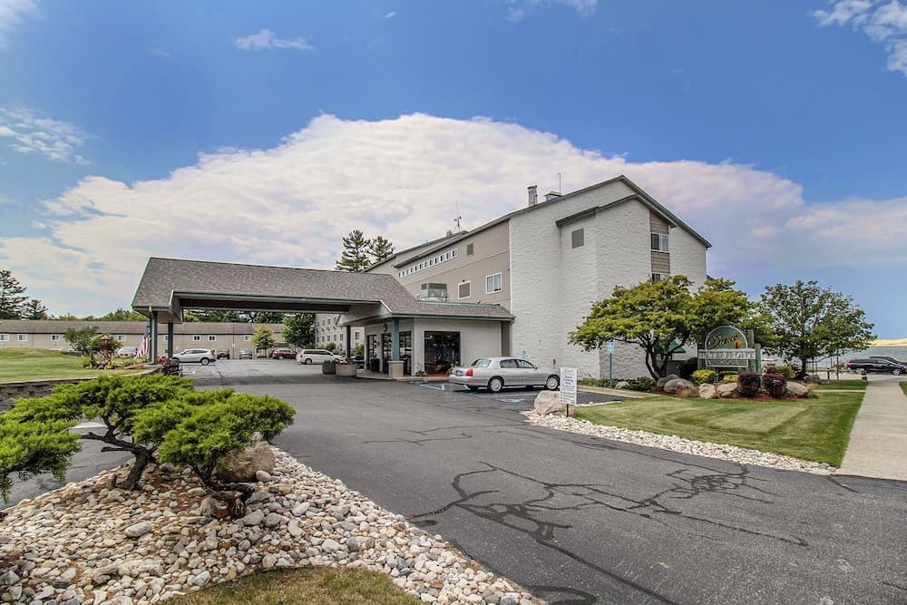 Dunes Waterfront Resort property views in Mears, MI — gallery photo 3