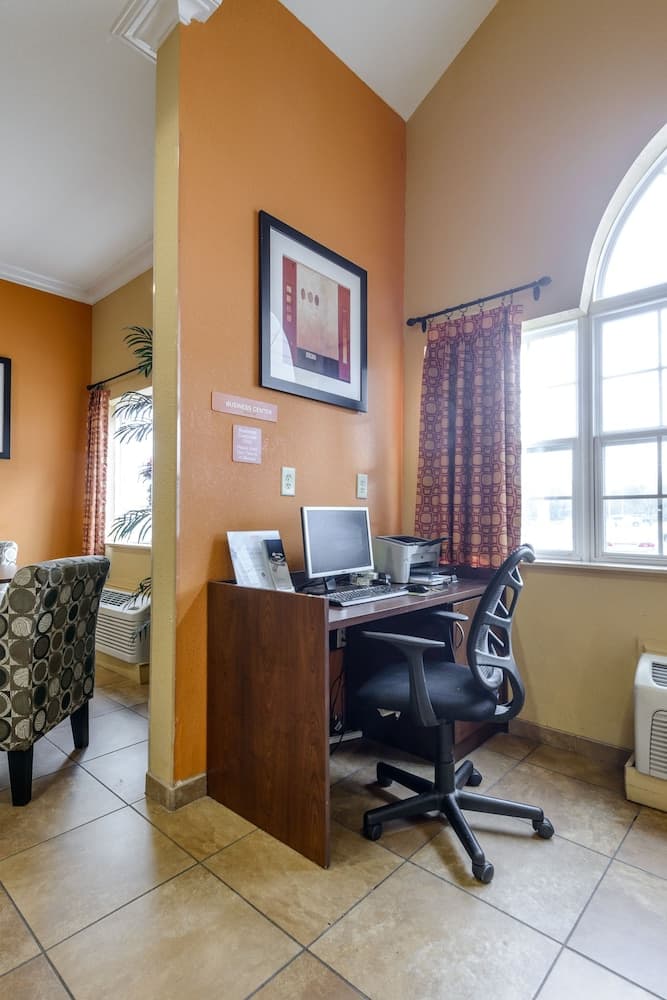 Microtel Inn & Suites by Wyndham Greenville/University Medic gallery photo in Greenville, NC — image 8