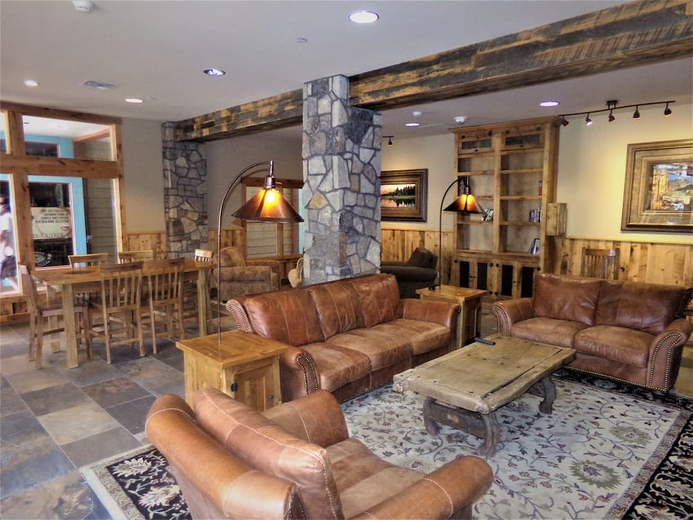BBCS Black Bear Lodge Deluxe 2Bed 2Bath interior in Keystone, CO — gallery photo 2
