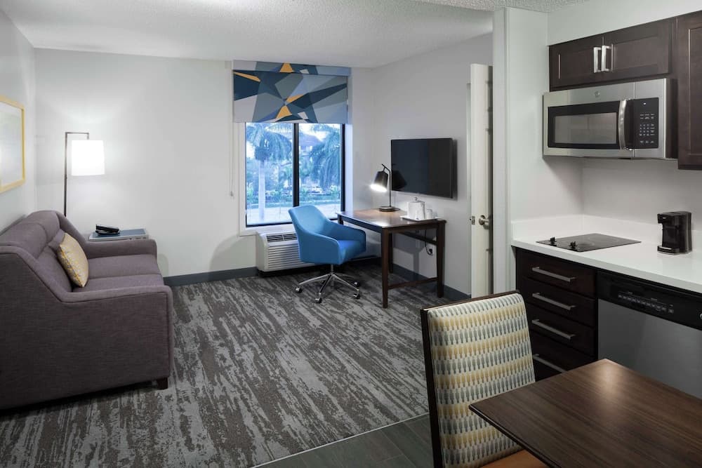 Hampton Inn & Suites by Hilton Miami-Doral/Dolphin Mall featured exterior or lobby in Miami, FL — similar hotel
