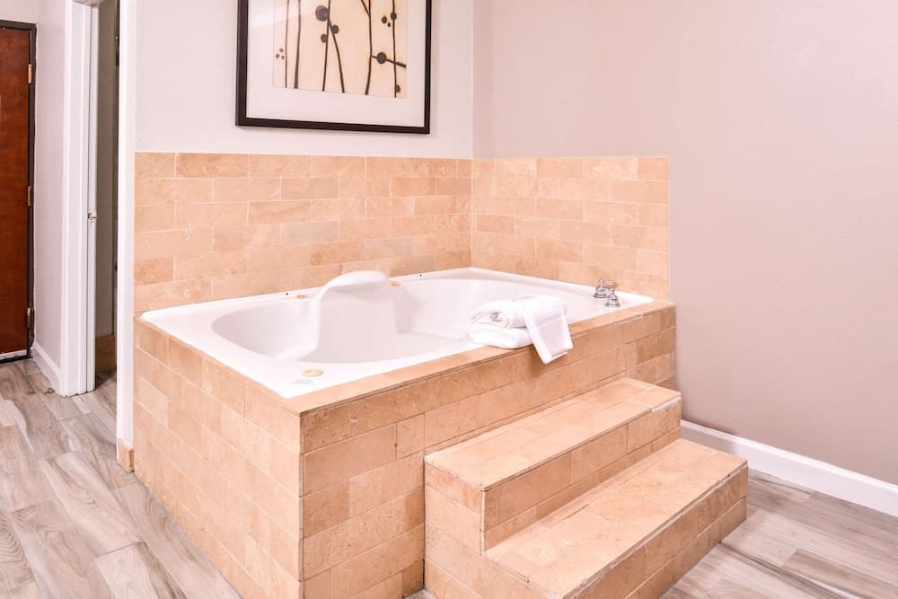 Quality Inn & Suites Beaumont gallery photo in Beaumont, TX — image 35