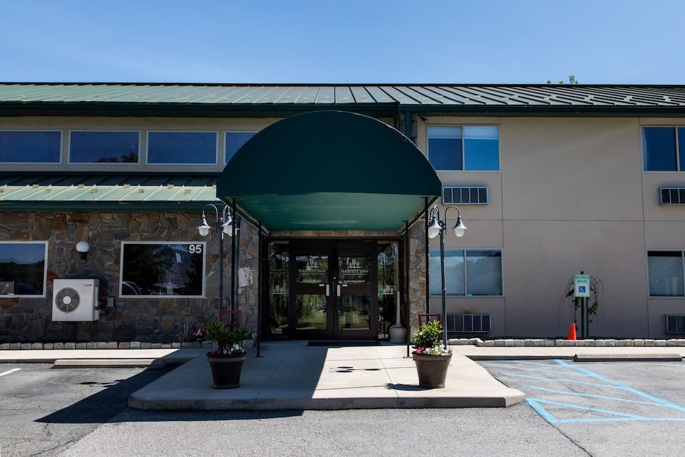 Harvest Inn featured exterior or lobby in Pine Bush, NY — similar hotel