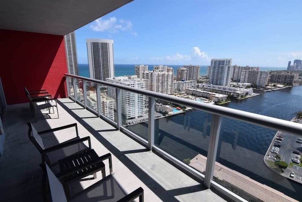 Stuning Ocean View 3 Bed 3 Bath Across The Beach @ Beachwalk interior in Hallandale Beach, FL — gallery photo 2