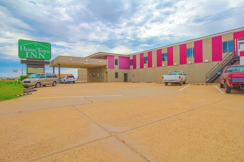 HomeTown Inn by OYO - Liberal, KS featured exterior or lobby in Liberal, KS — similar hotel