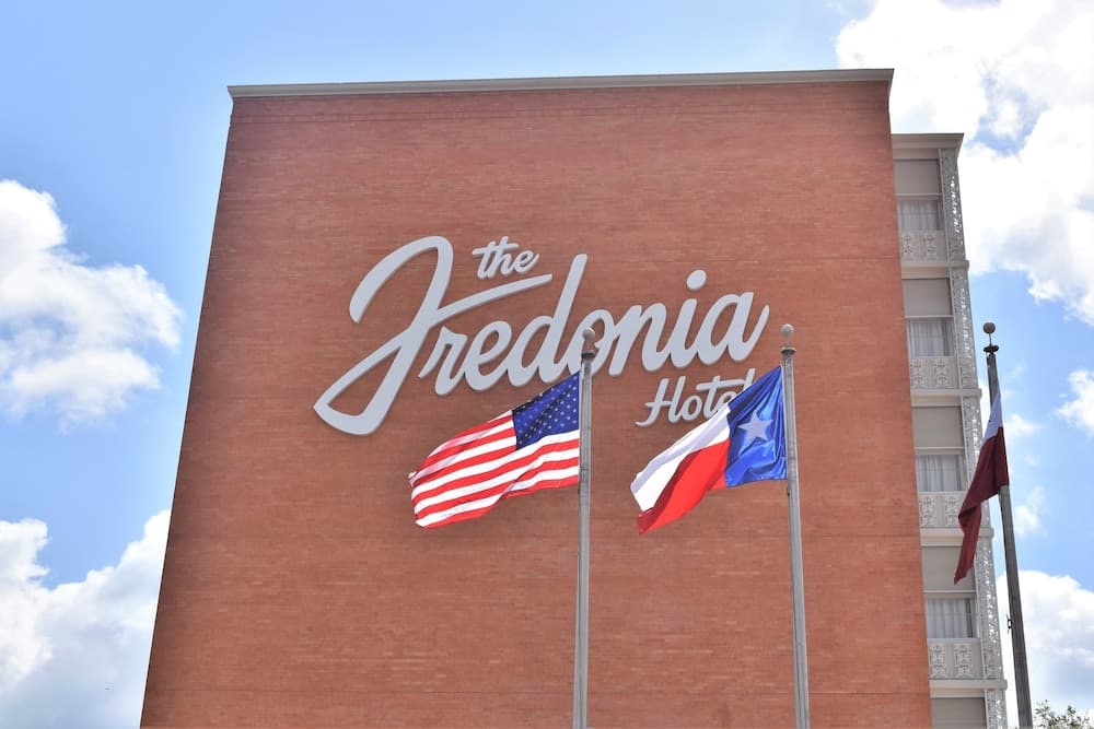 The Fredonia Hotel and Convention Center — hotel in Nacogdoches, Texas