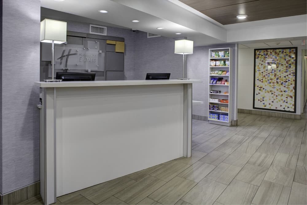 Holiday Inn Express Sedona by IHG interior in Sedona, AZ — gallery photo 2