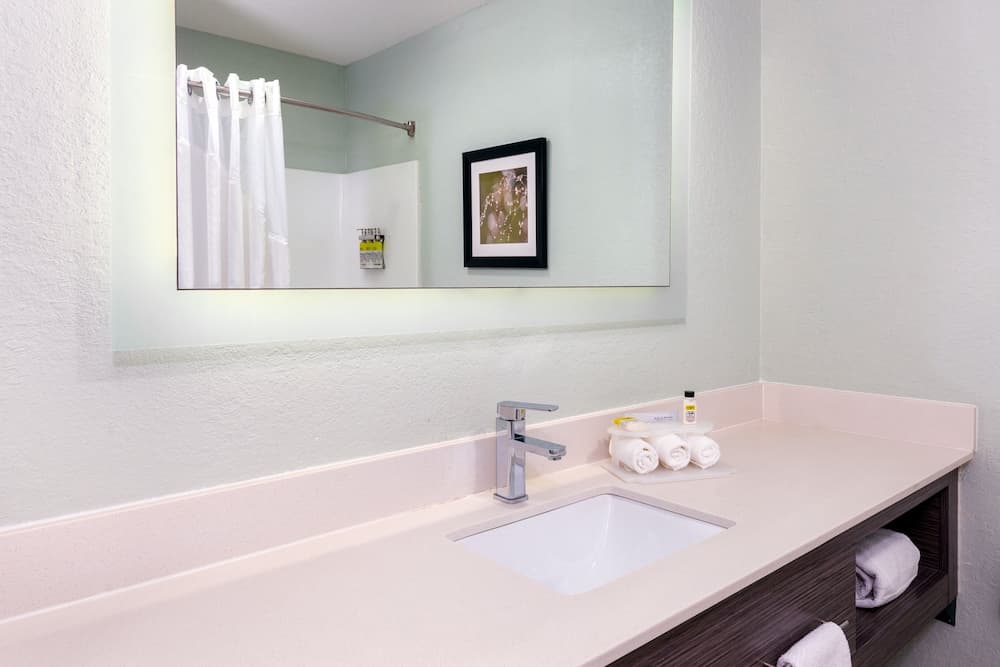 Holiday Inn Express & Suites Naples North - Bonita Springs by IHG gallery photo in Bonita Springs, FL — image 13