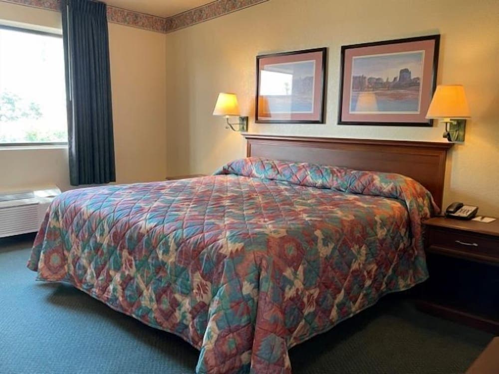 Voyager Resort Inn interior in Tucson, AZ — gallery photo 2
