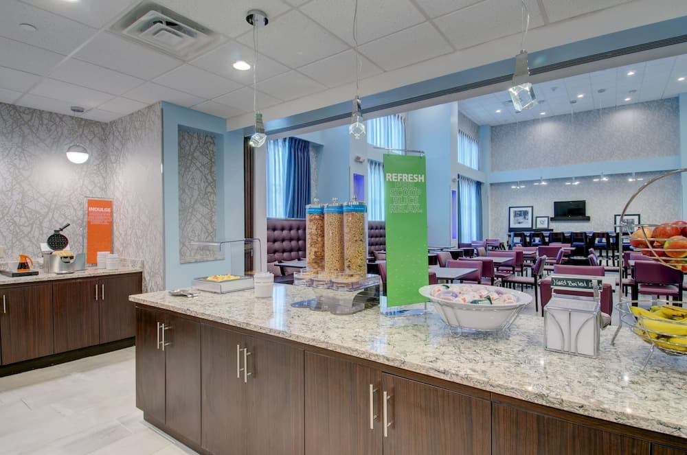 Hampton Inn & Suites Boston/Stoughton gallery photo in Stoughton — image 8