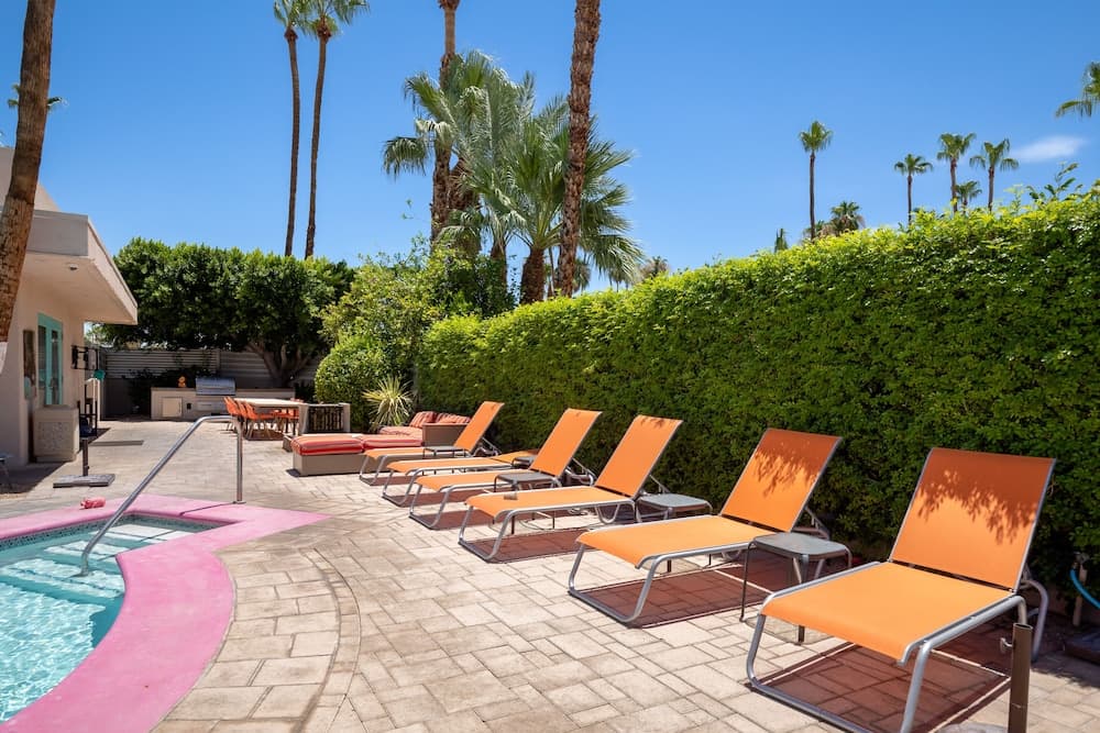 Poolside Fun King Suite interior in Palm Springs, CA — gallery photo 2