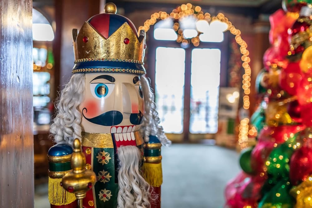 The Crescent Hotel and Spa interior in Eureka Springs, AR — gallery photo 2