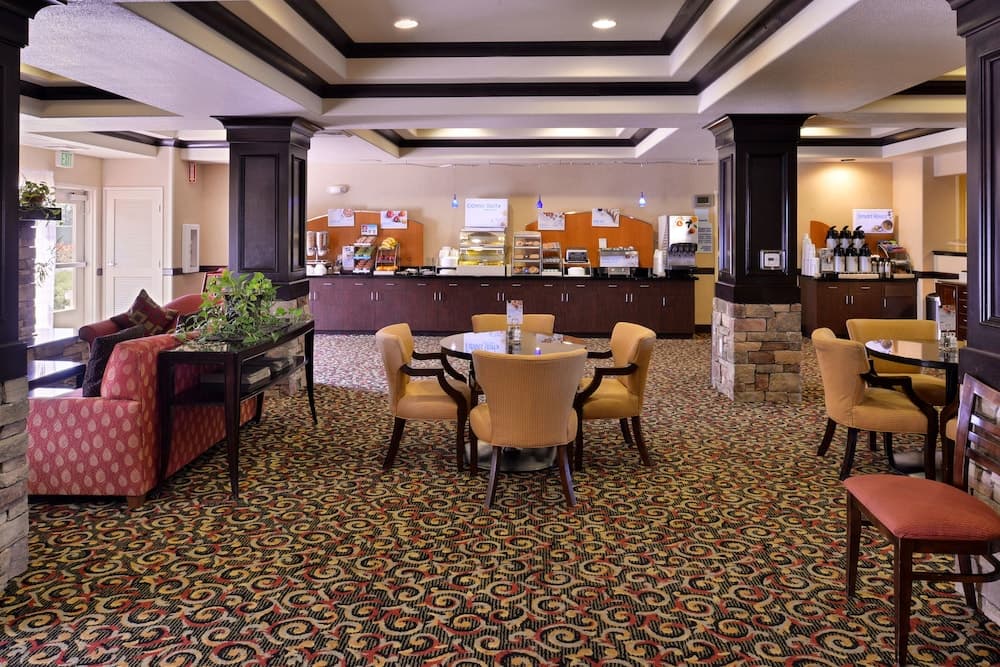 Holiday Inn Express Hotel & Suites Lincoln by IHG interior in Lincoln, CA — gallery photo 2