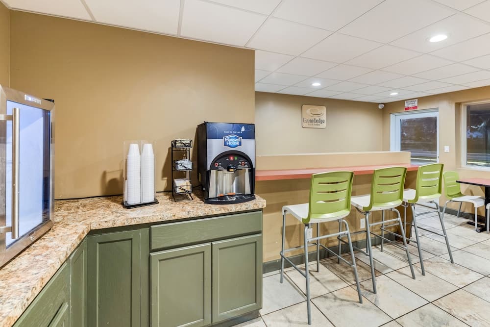 Econo Lodge Inn And Suites gallery photo in Binghamton, NY — image 27