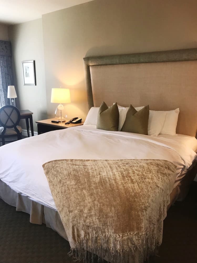 Blue Bay Inn interior in Atlantic Highlands, NJ — gallery photo 2