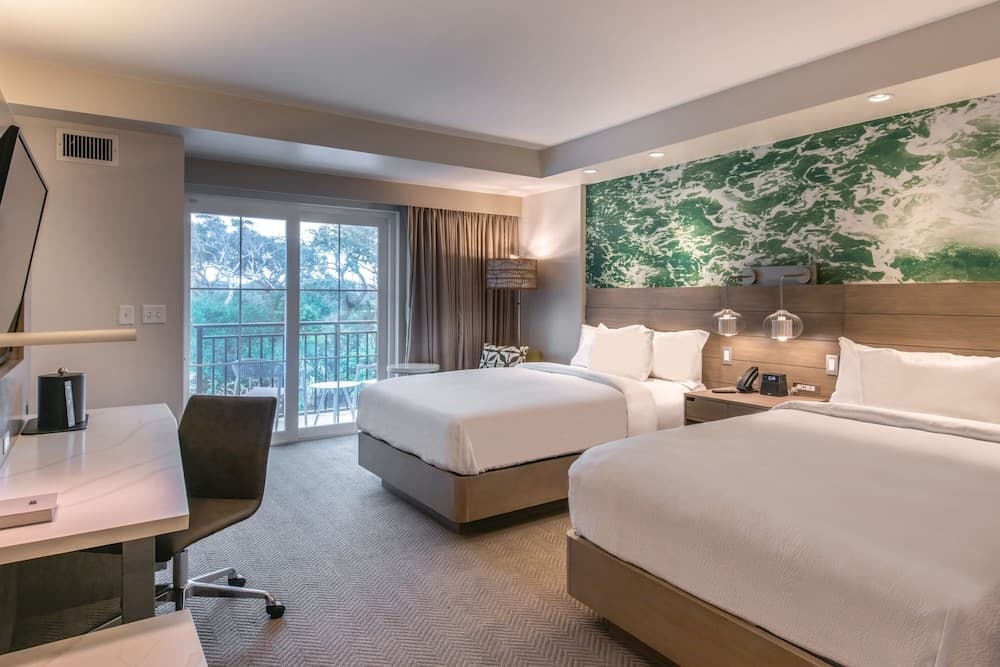 Courtyard by Marriott Jekyll Island interior in Jekyll Island, GA — gallery photo 2
