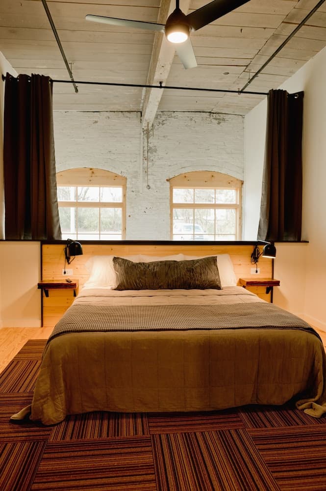 Loom Room Retreat property views in Dalton, GA — gallery photo 3