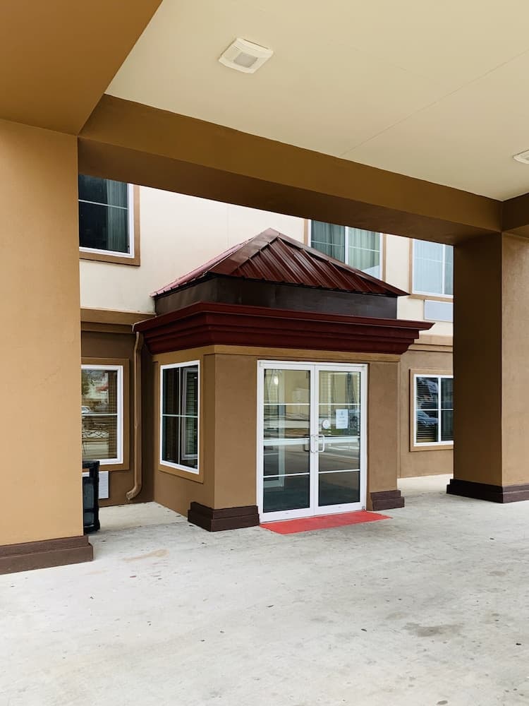 Red Roof Inn & Suites Houma gallery photo in Houma, LA — image 12