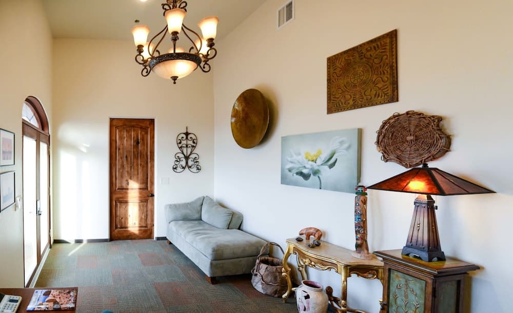 Oasis on the Rim interior in Page, AZ — gallery photo 2