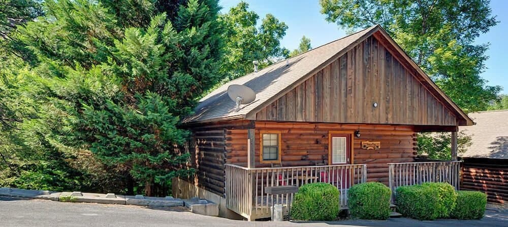 Honey Bear Den interior in Sevierville, TN — gallery photo 2