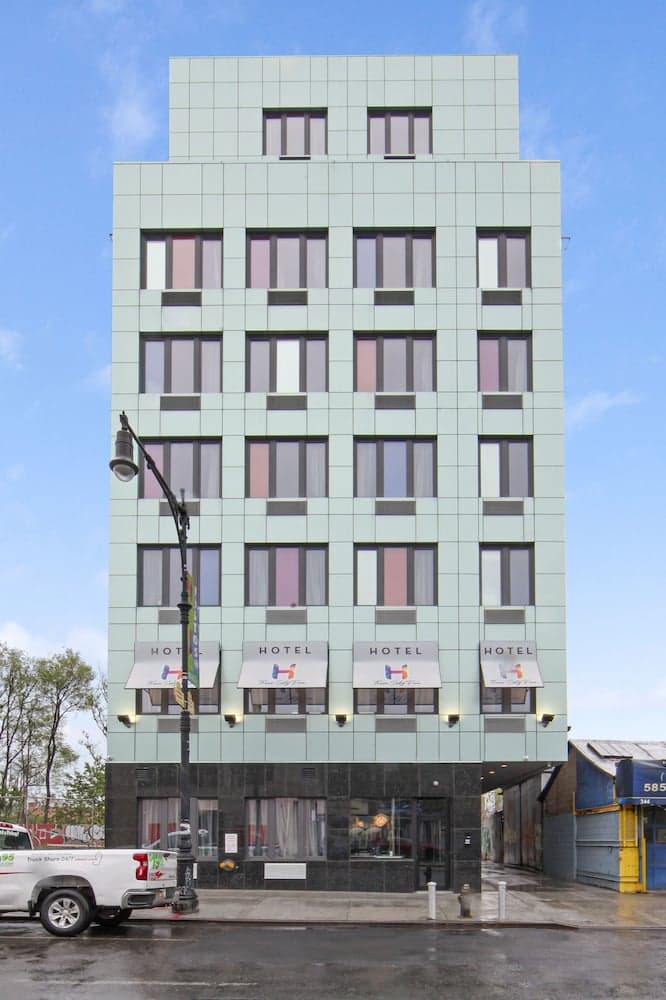 Hotel 365 Bronx featured exterior or lobby in Bronx, NY — similar hotel