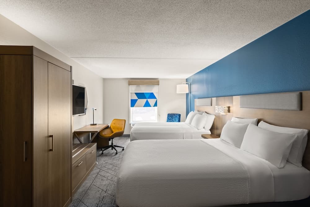 Holiday Inn Express Hotel & Suites Danbury - I-84 by IHG interior in Danbury, CT — gallery photo 2