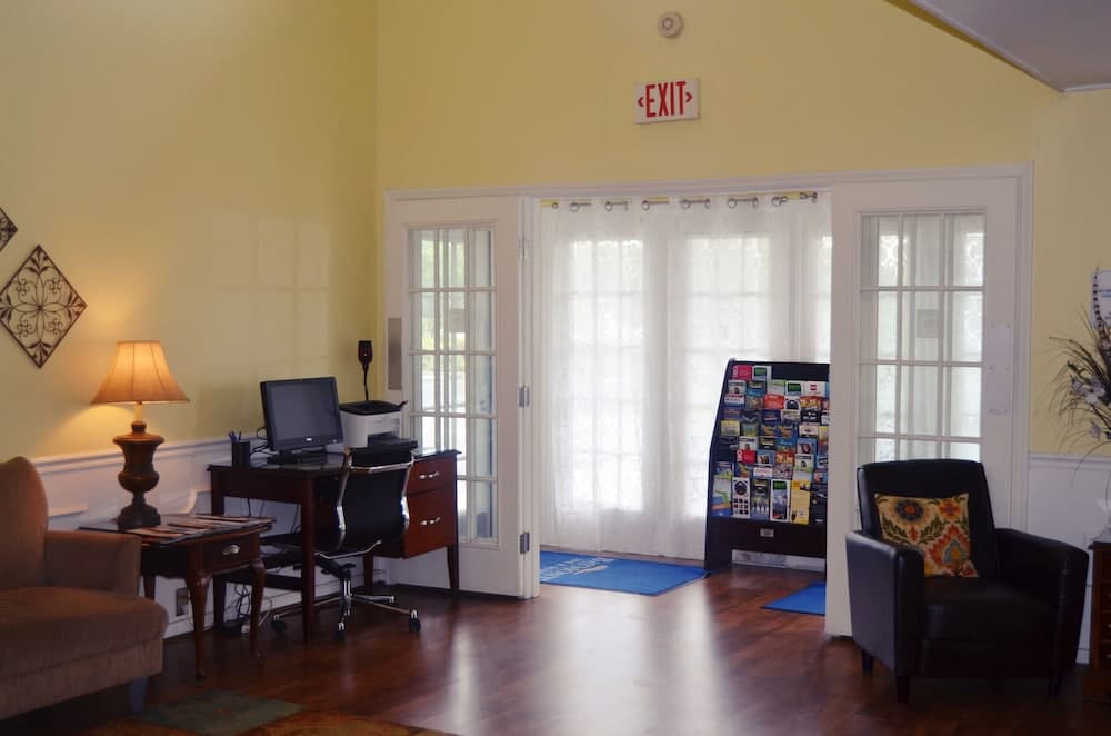 Baymont by Wyndham Valdosta at Valdosta Mall interior in Valdosta, GA — gallery photo 2
